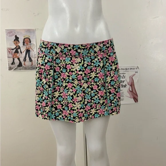 Sag Harbor Black Floral Mini Skirt - Picture 8 of 10